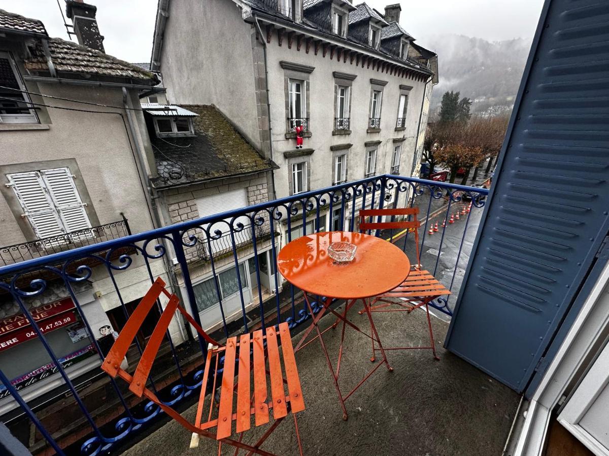Belle Maison De Ville Au Coeur Du Village De Montagne Vic-sur-Cère Exteriér fotografie