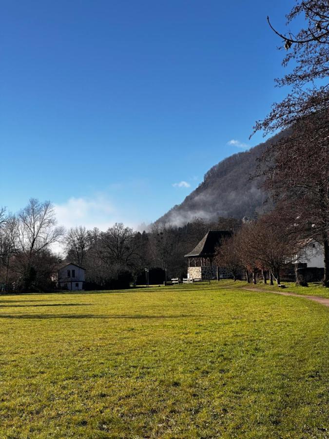 Belle Maison De Ville Au Coeur Du Village De Montagne Vic-sur-Cère Exteriér fotografie